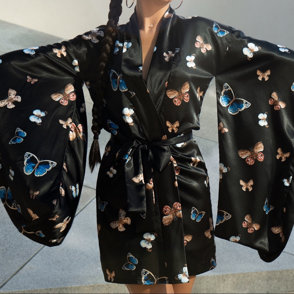 Handmade Satin Butterfly Robe - Picture 2 of 9